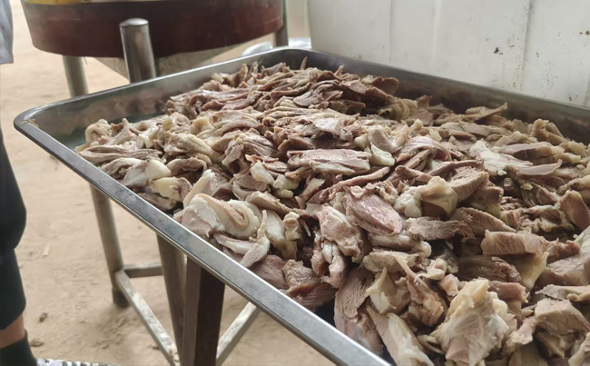 初伏至，新東電為家人們準(zhǔn)備了美味羊肉湯！